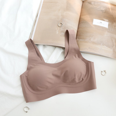 Naiste kaasaegne rinnakorv tõstetava tassiga