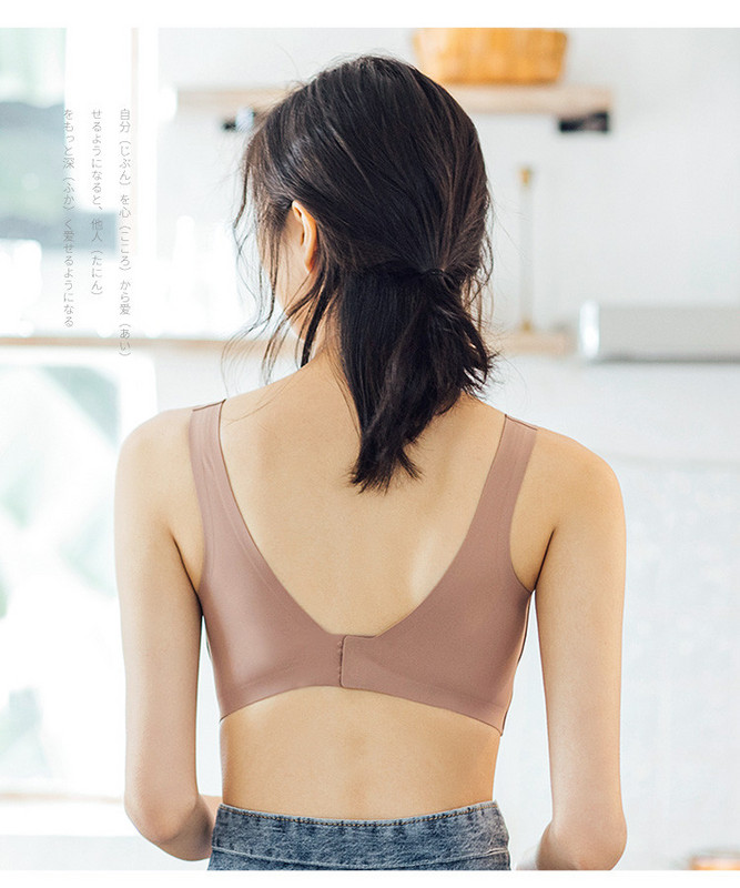 Naiste kaasaegne rinnakorv tõstetava tassiga