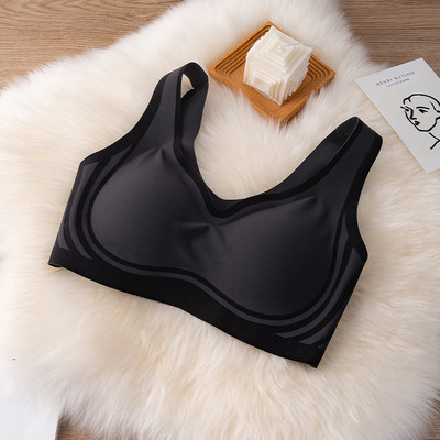 Naiste rinnahoidja tavaline mudel tõstetava kupuga