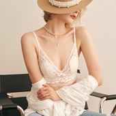 Κομψό γυναικείο δαντελένιο μπουστάκι με τριγωνική κούπα