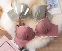 Hingav naiste rinnahoidja paelaga