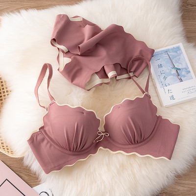 Hingav naiste rinnahoidja paelaga