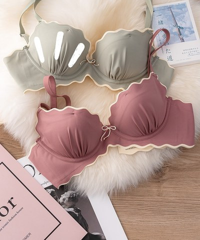 Hingav naiste rinnahoidja paelaga