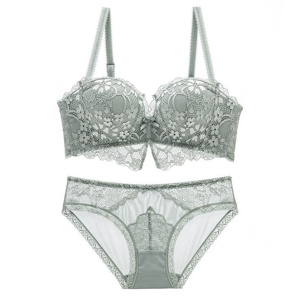 Moodne naiste pitsikomplekt kahest osast - bikiinid ja rinnahoidja