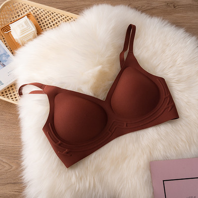 Õmblusteta naiste rinnahoidja kolmnurkse kupuga