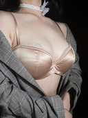 Stiilne naiste satiinist rinnahoidja pitsiga