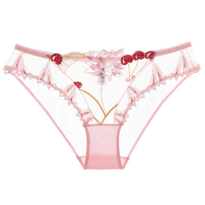 Erinevates mudelites stiilsed pitsi ja võrguga naiste bikiinid