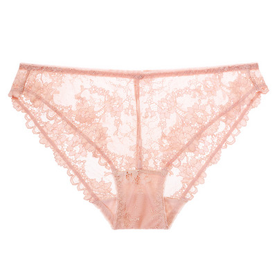 Erinevates mudelites stiilsed pitsi ja võrguga naiste bikiinid