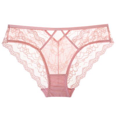 Erinevates mudelites stiilsed pitsi ja võrguga naiste bikiinid