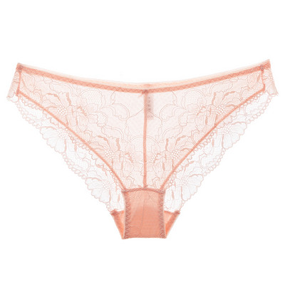 Erinevates mudelites stiilsed pitsi ja võrguga naiste bikiinid