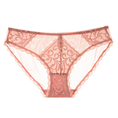 Erinevates mudelites stiilsed pitsi ja võrguga naiste bikiinid