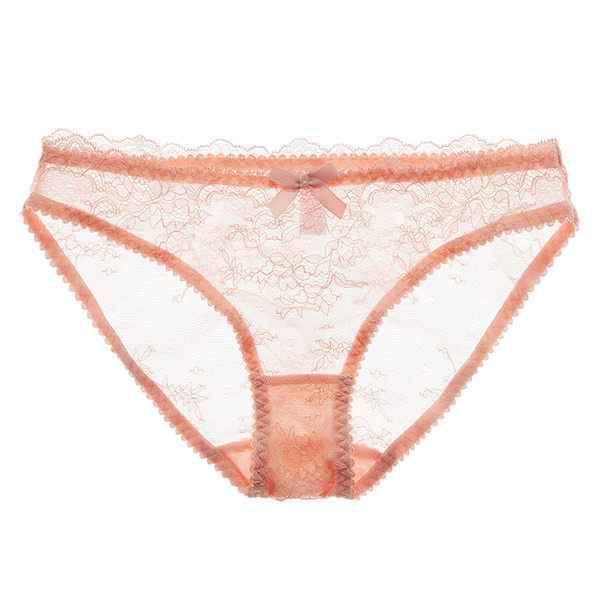 Erinevates mudelites stiilsed pitsi ja võrguga naiste bikiinid