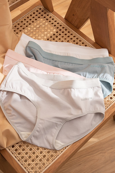 Uus mustriga naiste puuvillaste bikiinide mudel