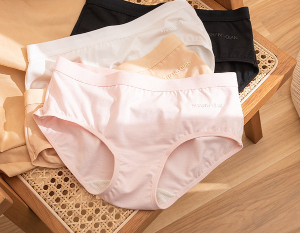 Uus mustriga naiste puuvillaste bikiinide mudel