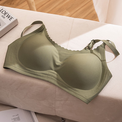 Naiste kaasaegne rinnahoidja õhukeste rihmade ja tõstetava kupuga