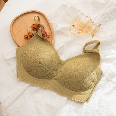 Σύγχρονο σουτιέν με δαντέλα και λεπτές τιράντες