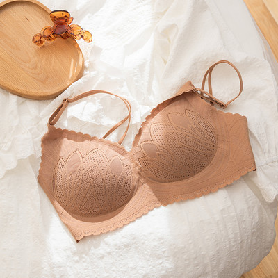 Σύγχρονο σουτιέν με δαντέλα και λεπτές τιράντες