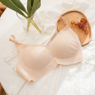 Σύγχρονο σουτιέν με δαντέλα και λεπτές τιράντες