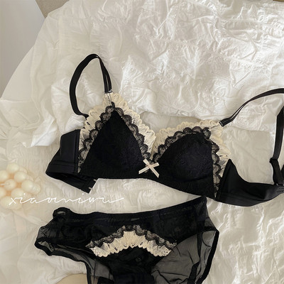 Pitsiga pesukomplekt - musta värvi