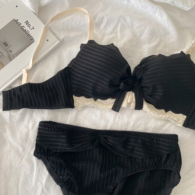 Ριγέ γυναικείο σετ με δαντέλα