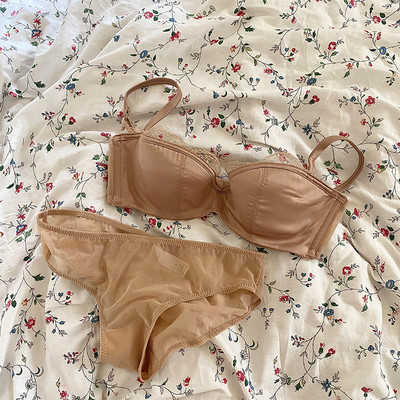 Moodne kaheosaline intiimkomplekt naistele