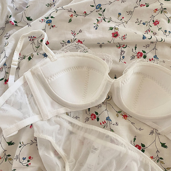 Moodne kaheosaline intiimkomplekt naistele