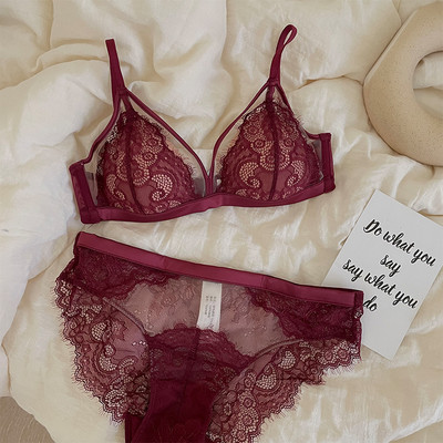 Stiilne kaheosaline intiimpitskomplekt naistele