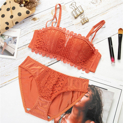 Γυναικείο σετ δαντέλας με μπουστάκι και μπικίνι