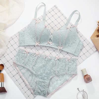 Pesu rinnahoidjast ja bikiinidest - neli värvi