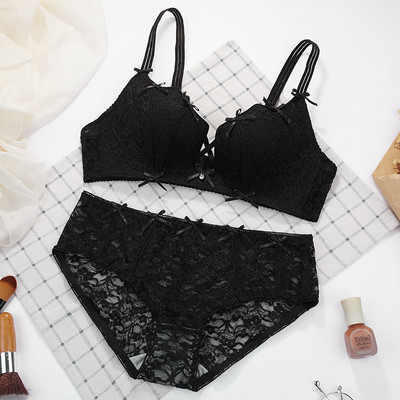 Pesu rinnahoidjast ja bikiinidest - neli värvi