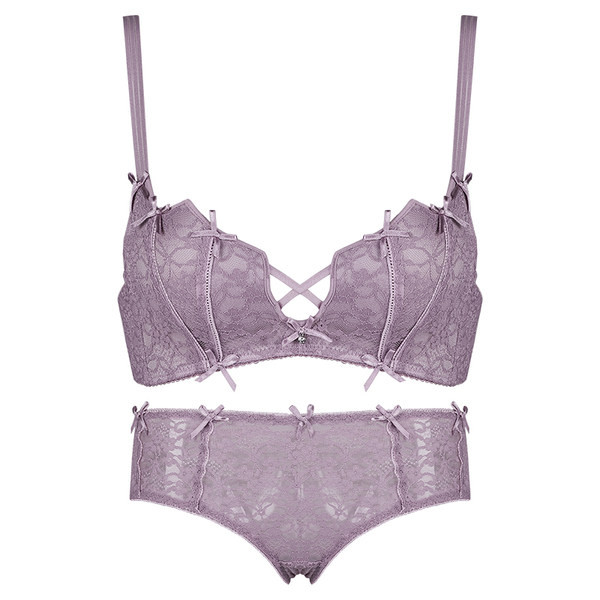 Pesu rinnahoidjast ja bikiinidest - neli värvi