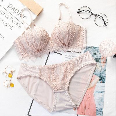 Naiste kaheosaline rinnahoidja ja bikiinirinnahoidja