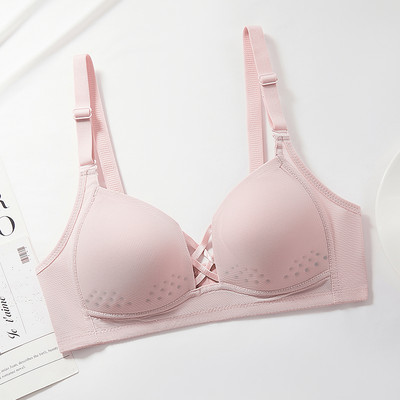 Κομψό γυναικείο σουτιέν με απλό μοντέλο 