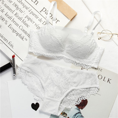 Kaasaegne intiimne naiste komplekt võrgu ja pitsiga