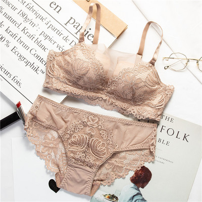 Kaasaegne intiimne naiste komplekt võrgu ja pitsiga