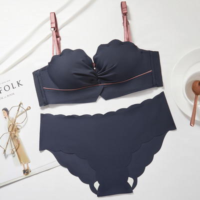 Σύγχρονο γυναικείο σετ  εσώρουχων σουτιέν με κούπα ανύψωσης και μπικίνι