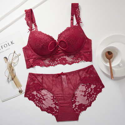 Μοντέρνο σετ   εσώρουχων δαντέλας δύο μερών