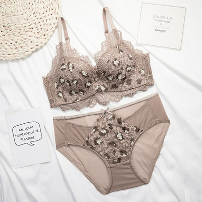 Naiste pitsiga komplekt