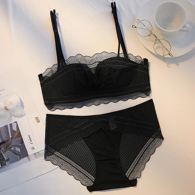 Naiste intiimne komplekt boksereid ja rinnahoidja tavaline mudel