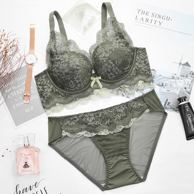 Naiste aktuaalne pitsiline intiimne rinnahoidja ja bikiinide komplekt
