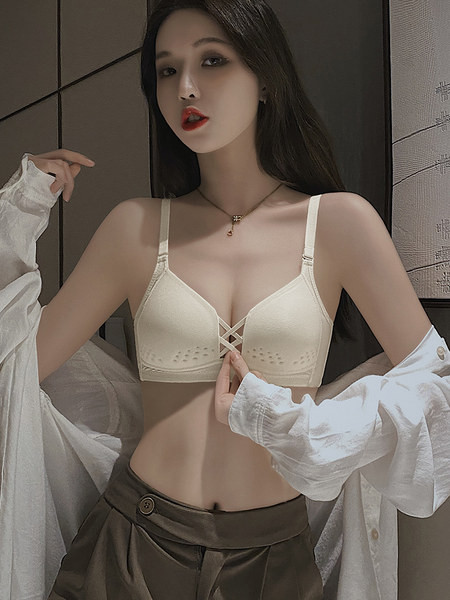 Naiste kolmnurksete topsidega rinnahoidja