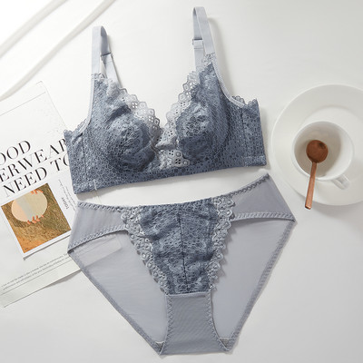 Naiste pesukomplekt kolmnurksete topsidega