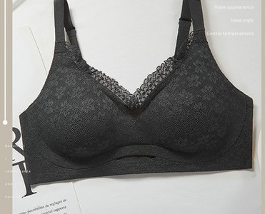 Naiste pitsrinnahoidja kolmnurksete topsidega