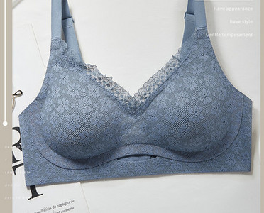 Naiste pitsrinnahoidja kolmnurksete topsidega