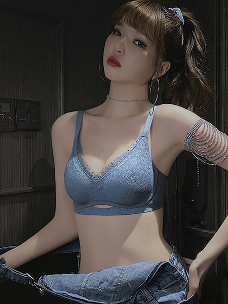 Naiste pitsrinnahoidja kolmnurksete topsidega