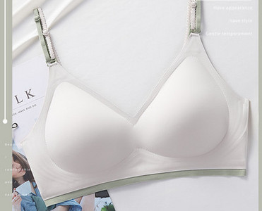 Naiste õmblusteta rinnahoidja kolmnurksete topsidega