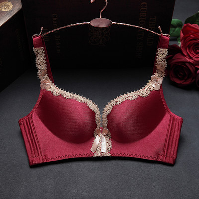 Naiste rinnahoidja pitsi ja paelaga