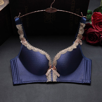 Naiste rinnahoidja pitsi ja paelaga