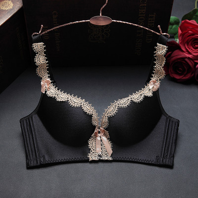 Naiste rinnahoidja pitsi ja paelaga