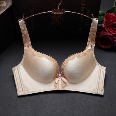 Naiste rinnahoidja pitsi ja paelaga